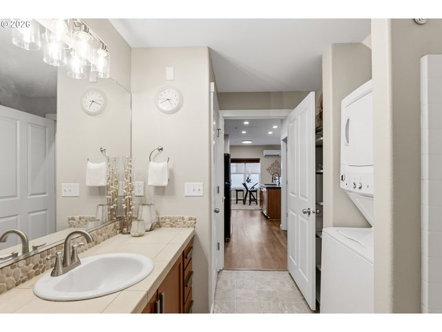 10890 Ne RED WING Way 102, Beaverton, OR 97006