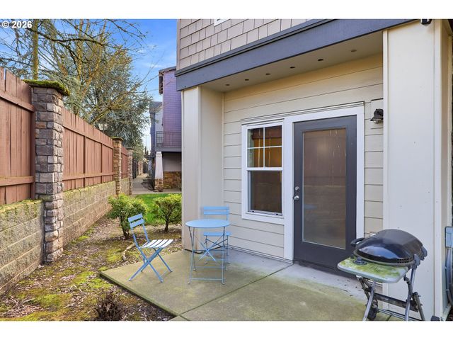 10890 Ne RED WING Way 102, Beaverton, OR 97006