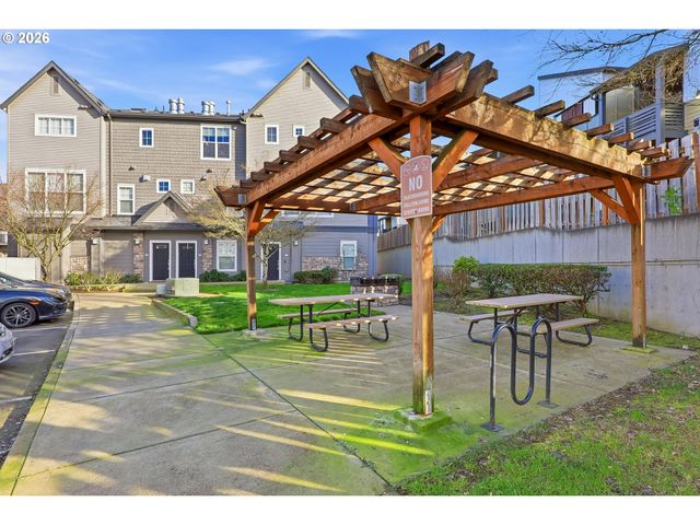 10890 Ne RED WING Way 102, Beaverton, OR 97006