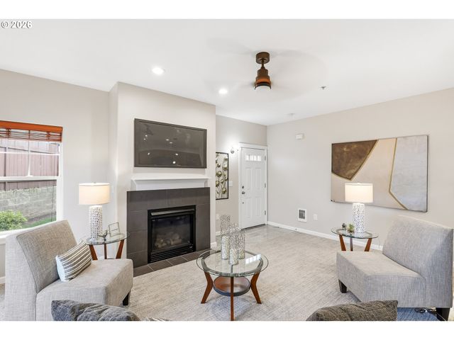 10890 Ne RED WING Way 102, Beaverton, OR 97006