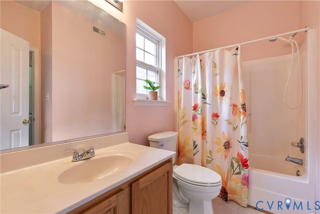 13613 Laketree Dr, Chester, VA 23831