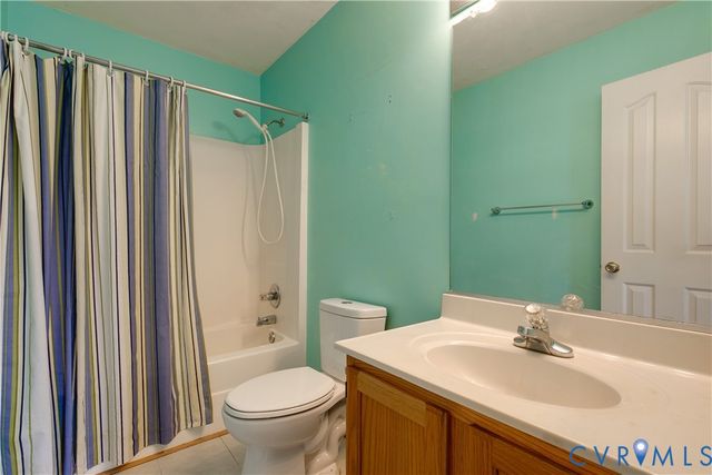 13613 Laketree Dr, Chester, VA 23831