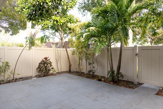 7406 74TH Way, West Palm Beach, FL 33407