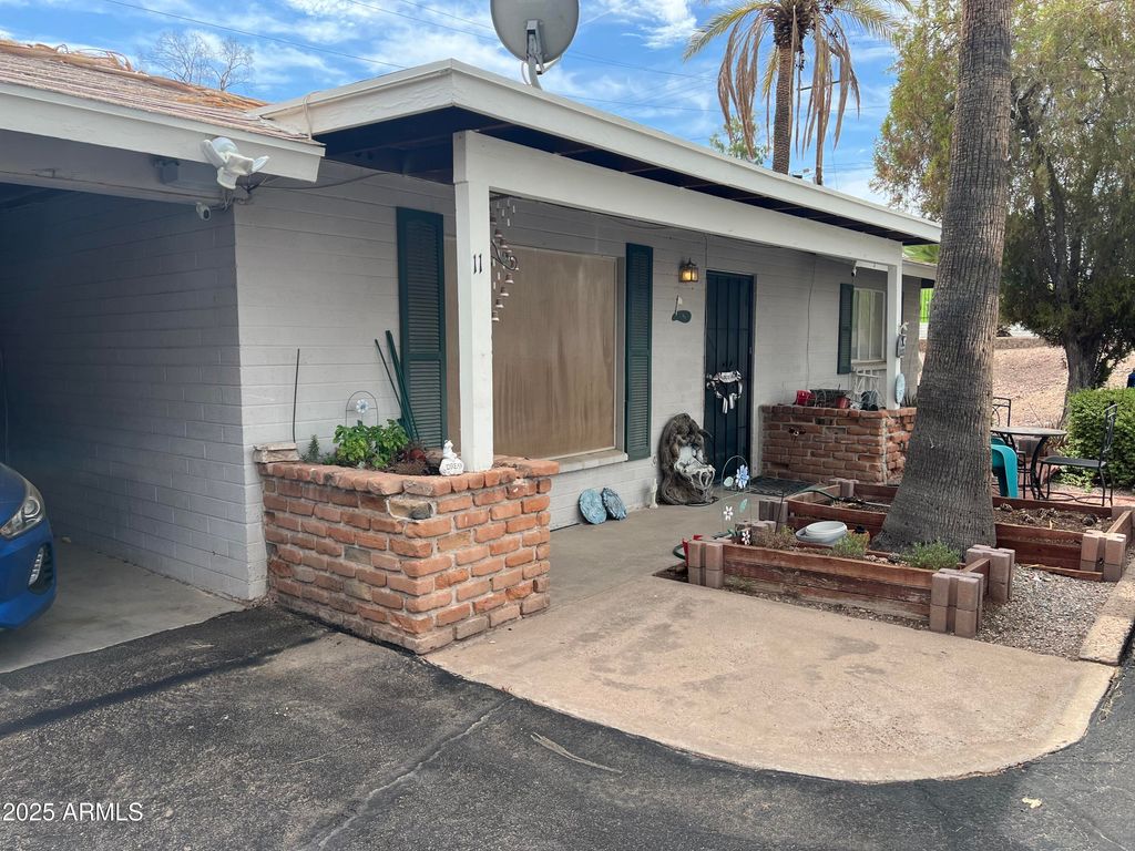 524 W FAIRWAY Drive 11, Mesa, AZ 85201