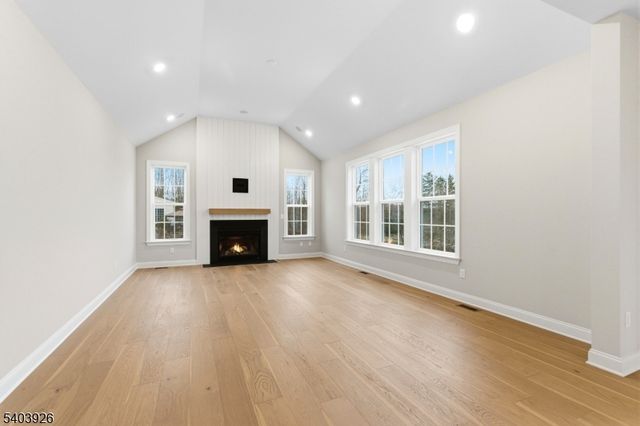 105 Junction Rd, Hampton Boro, NJ 08827