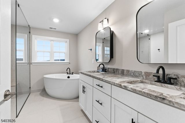 105 Junction Rd, Hampton Boro, NJ 08827