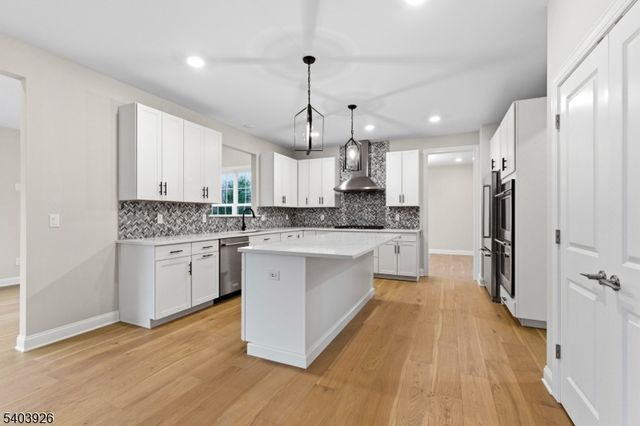 105 Junction Rd, Hampton Boro, NJ 08827