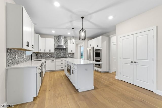 105 Junction Rd, Hampton Boro, NJ 08827