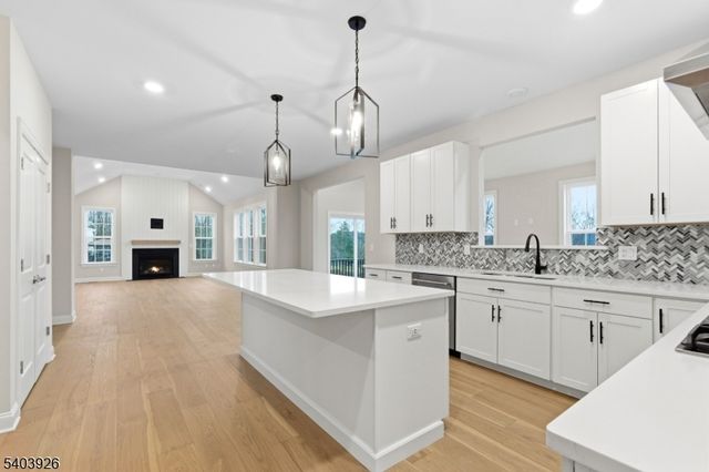 105 Junction Rd, Hampton Boro, NJ 08827