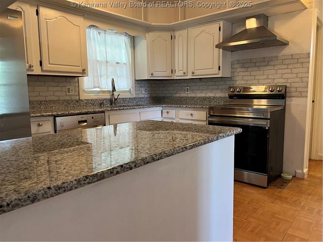 938 Harmony Lane, South Charleston, WV 25303