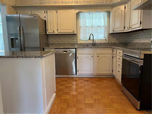 938 Harmony Lane, South Charleston, WV 25303