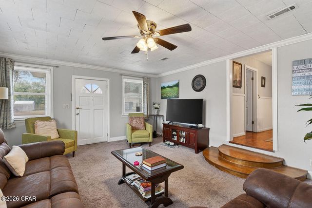 1331 Coggin Avenue, Chipley, FL 32428