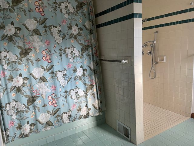 4254 PRESTWICK Drive, Erie, PA 16506