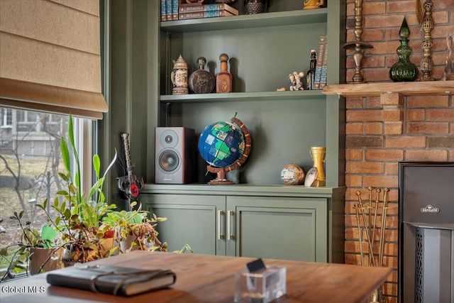 1124 Glenmeadow Court, Niskayuna, NY 12309