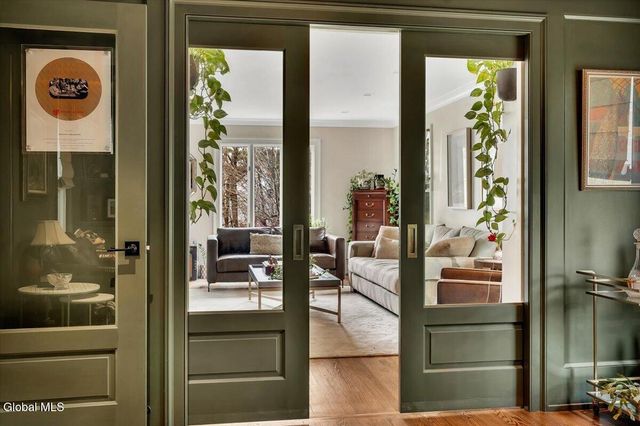 1124 Glenmeadow Court, Niskayuna, NY 12309