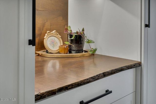 1124 Glenmeadow Court, Niskayuna, NY 12309