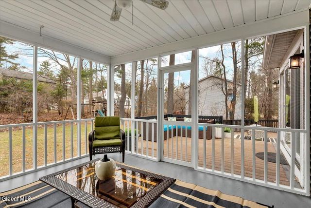 1124 Glenmeadow Court, Niskayuna, NY 12309