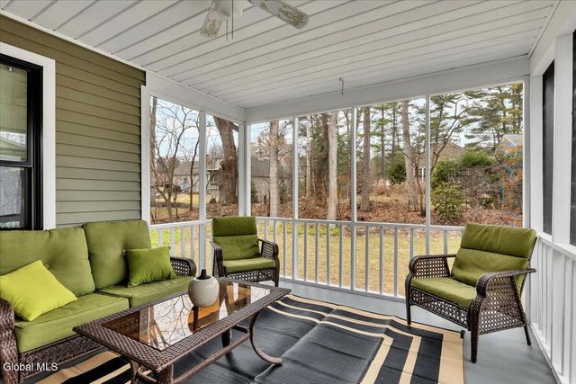 1124 Glenmeadow Court, Niskayuna, NY 12309