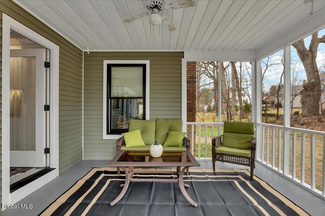 1124 Glenmeadow Court, Niskayuna, NY 12309