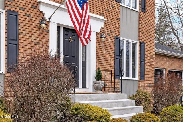 1124 Glenmeadow Court, Niskayuna, NY 12309