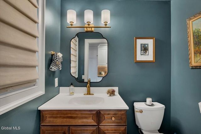 1124 Glenmeadow Court, Niskayuna, NY 12309