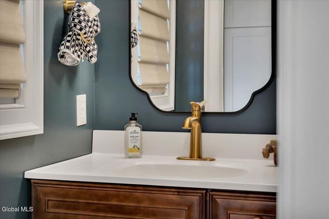 1124 Glenmeadow Court, Niskayuna, NY 12309