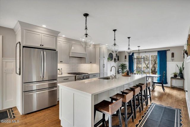 1124 Glenmeadow Court, Niskayuna, NY 12309