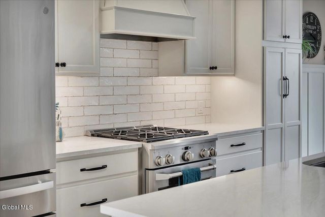 1124 Glenmeadow Court, Niskayuna, NY 12309