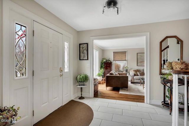 1124 Glenmeadow Court, Niskayuna, NY 12309