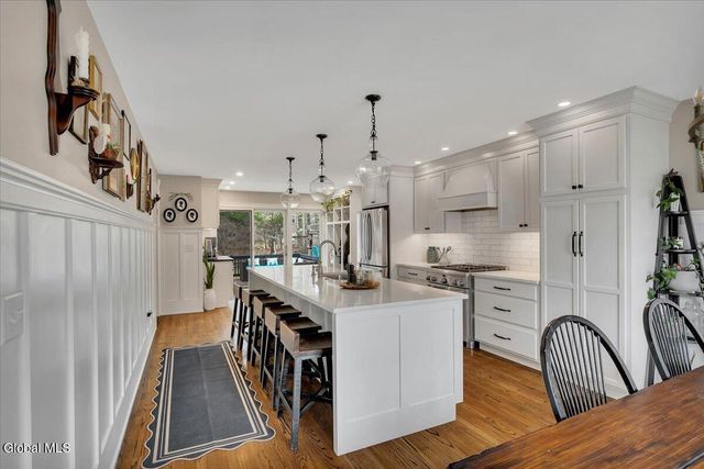 1124 Glenmeadow Court, Niskayuna, NY 12309