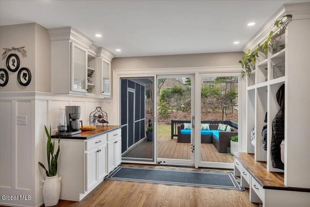 1124 Glenmeadow Court, Niskayuna, NY 12309