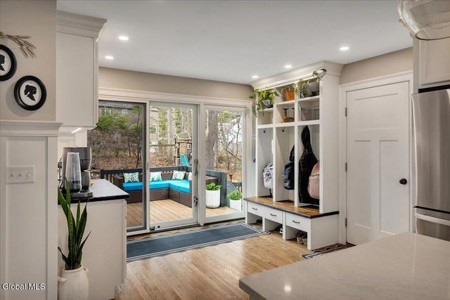 1124 Glenmeadow Court, Niskayuna, NY 12309