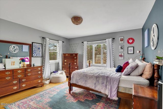 1124 Glenmeadow Court, Niskayuna, NY 12309