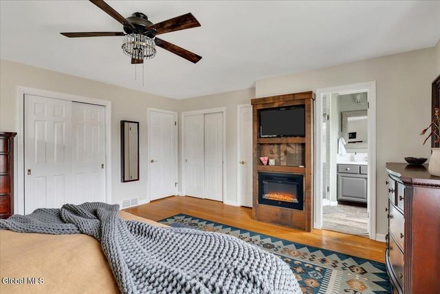 1124 Glenmeadow Court, Niskayuna, NY 12309