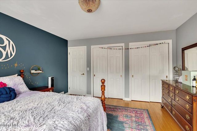 1124 Glenmeadow Court, Niskayuna, NY 12309