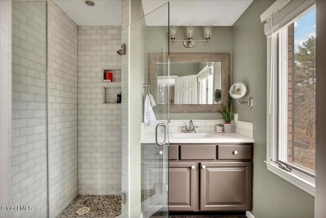 1124 Glenmeadow Court, Niskayuna, NY 12309