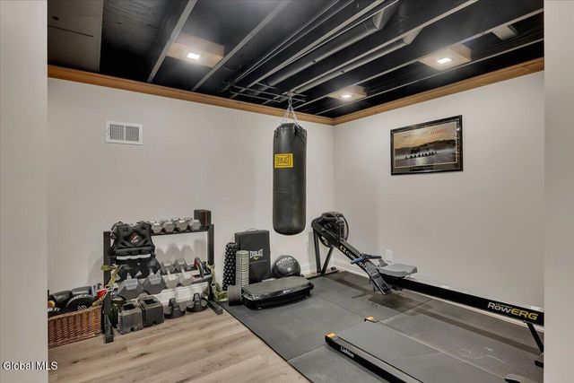 1124 Glenmeadow Court, Niskayuna, NY 12309