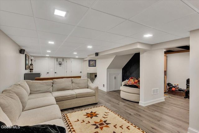 1124 Glenmeadow Court, Niskayuna, NY 12309