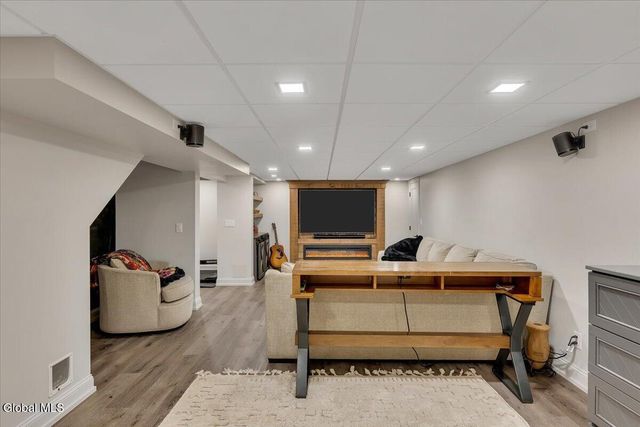 1124 Glenmeadow Court, Niskayuna, NY 12309