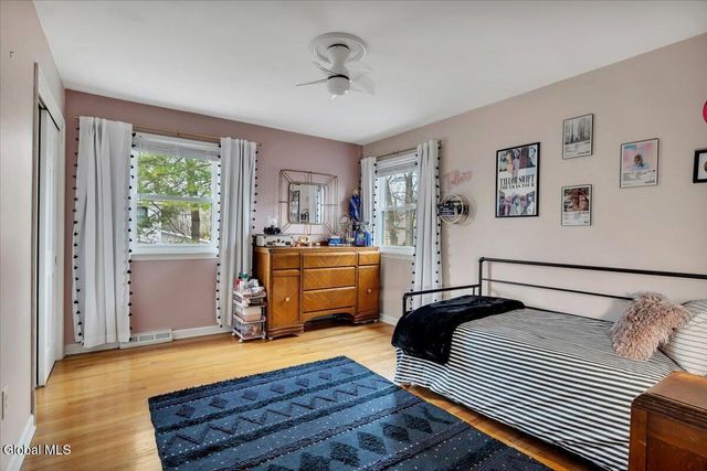 1124 Glenmeadow Court, Niskayuna, NY 12309