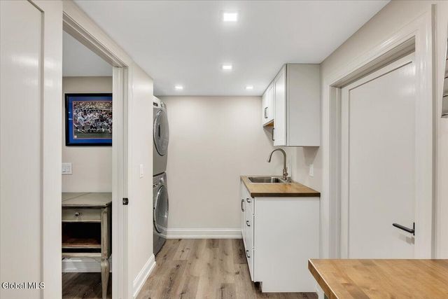 1124 Glenmeadow Court, Niskayuna, NY 12309