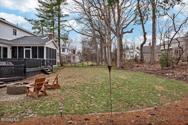 1124 Glenmeadow Court, Niskayuna, NY 12309