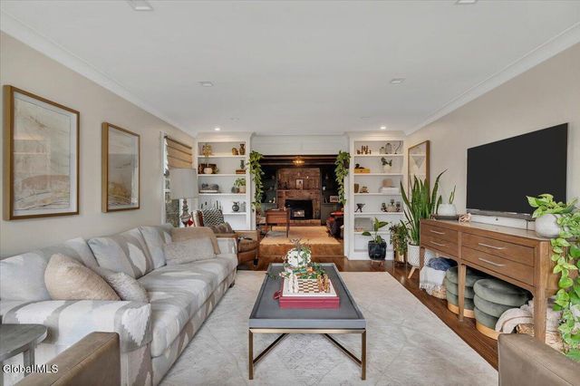 1124 Glenmeadow Court, Niskayuna, NY 12309