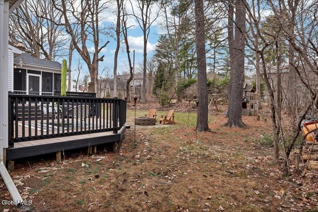 1124 Glenmeadow Court, Niskayuna, NY 12309