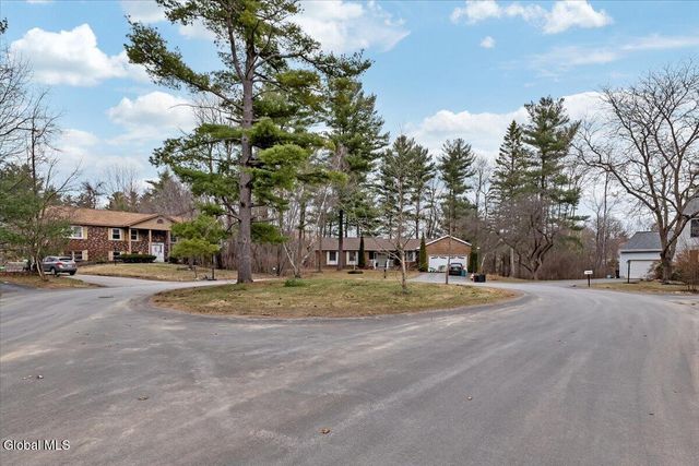 1124 Glenmeadow Court, Niskayuna, NY 12309