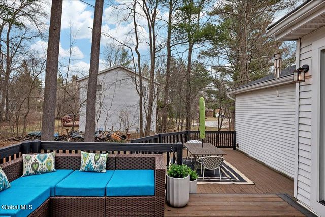 1124 Glenmeadow Court, Niskayuna, NY 12309