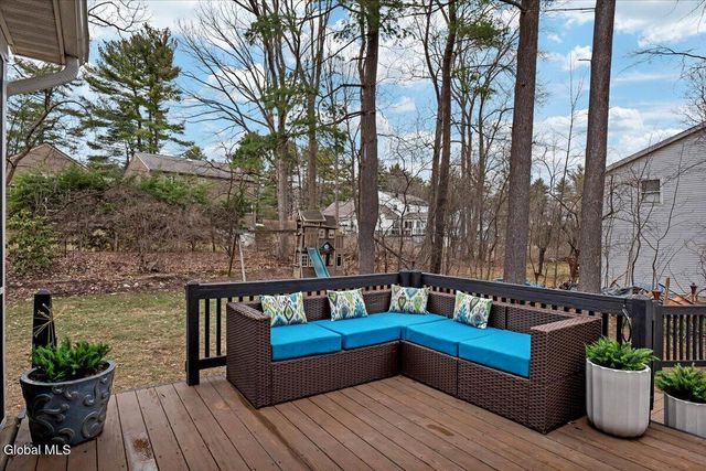 1124 Glenmeadow Court, Niskayuna, NY 12309