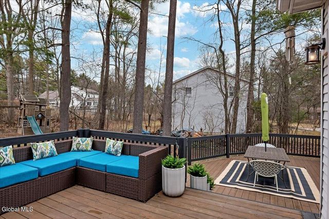 1124 Glenmeadow Court, Niskayuna, NY 12309