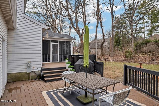 1124 Glenmeadow Court, Niskayuna, NY 12309