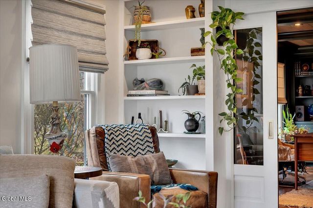 1124 Glenmeadow Court, Niskayuna, NY 12309